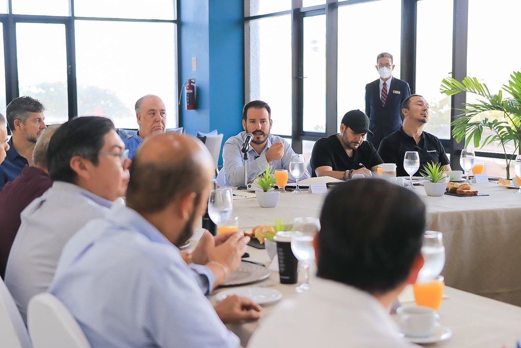 Empresarios y Ayuntamiento suman esfuerzos para la promoción turística del puerto