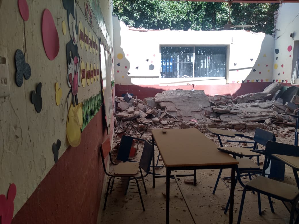 Químico Benitez gira instrucciones para atender primaria Sixto Osuna por derrumbe del techo