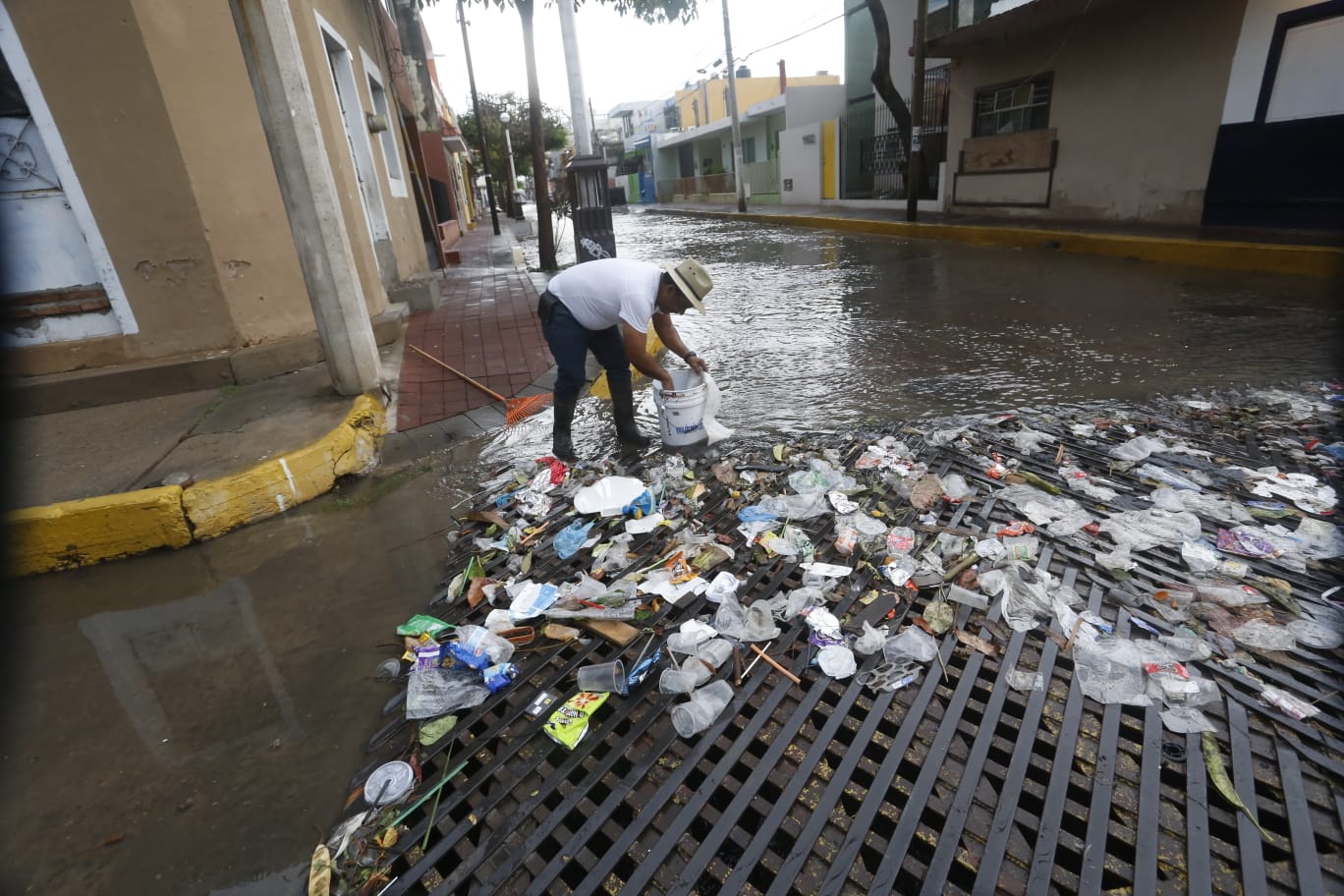 Servicios públicos recolecta 11 toneladas de basura arrastrada por lluvias