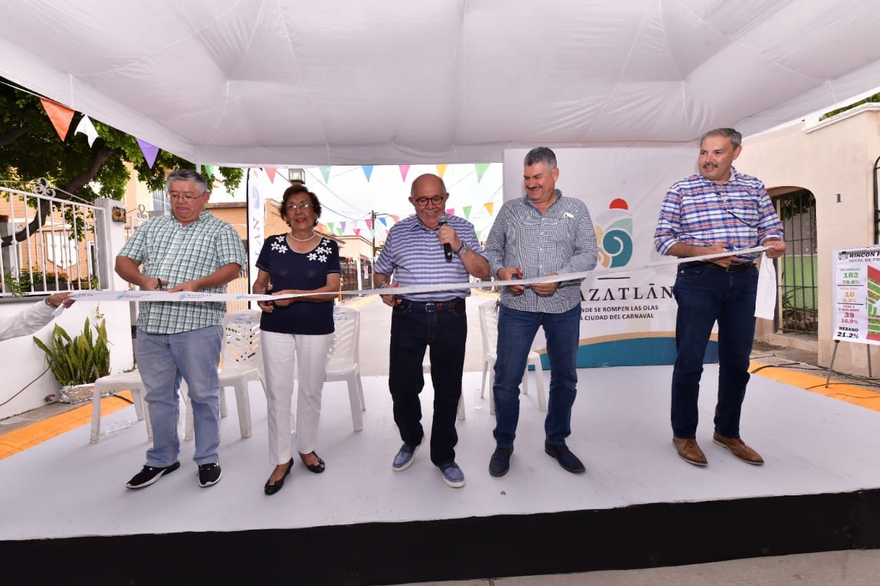 Alcalde de Mazatlán entrega obras de pavimentación en Rincón de las Plazas y Francisco I. Madero
