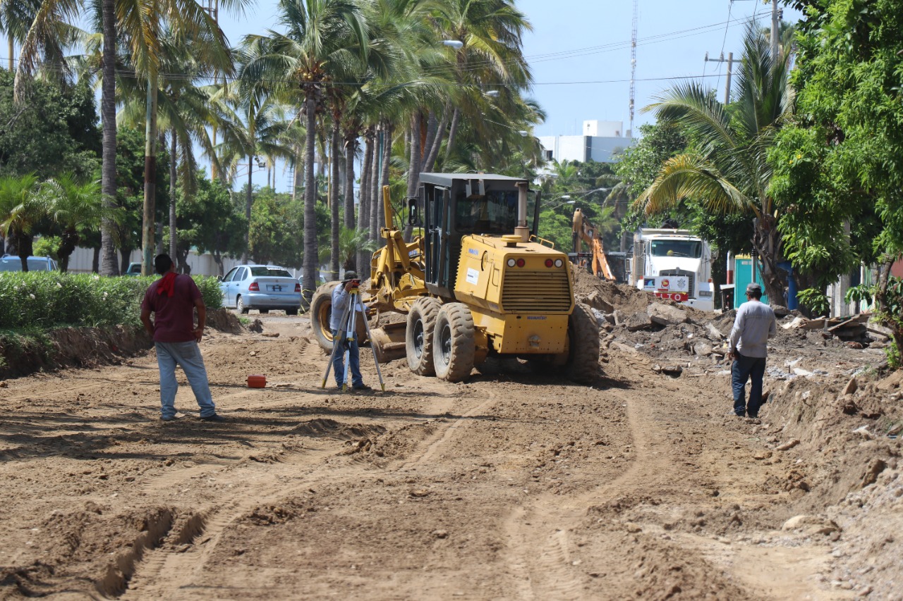 Gobierno Municipal y JUMAPAM avanzan en la colocación de nuevas redes en Avenida Emilio Barragán