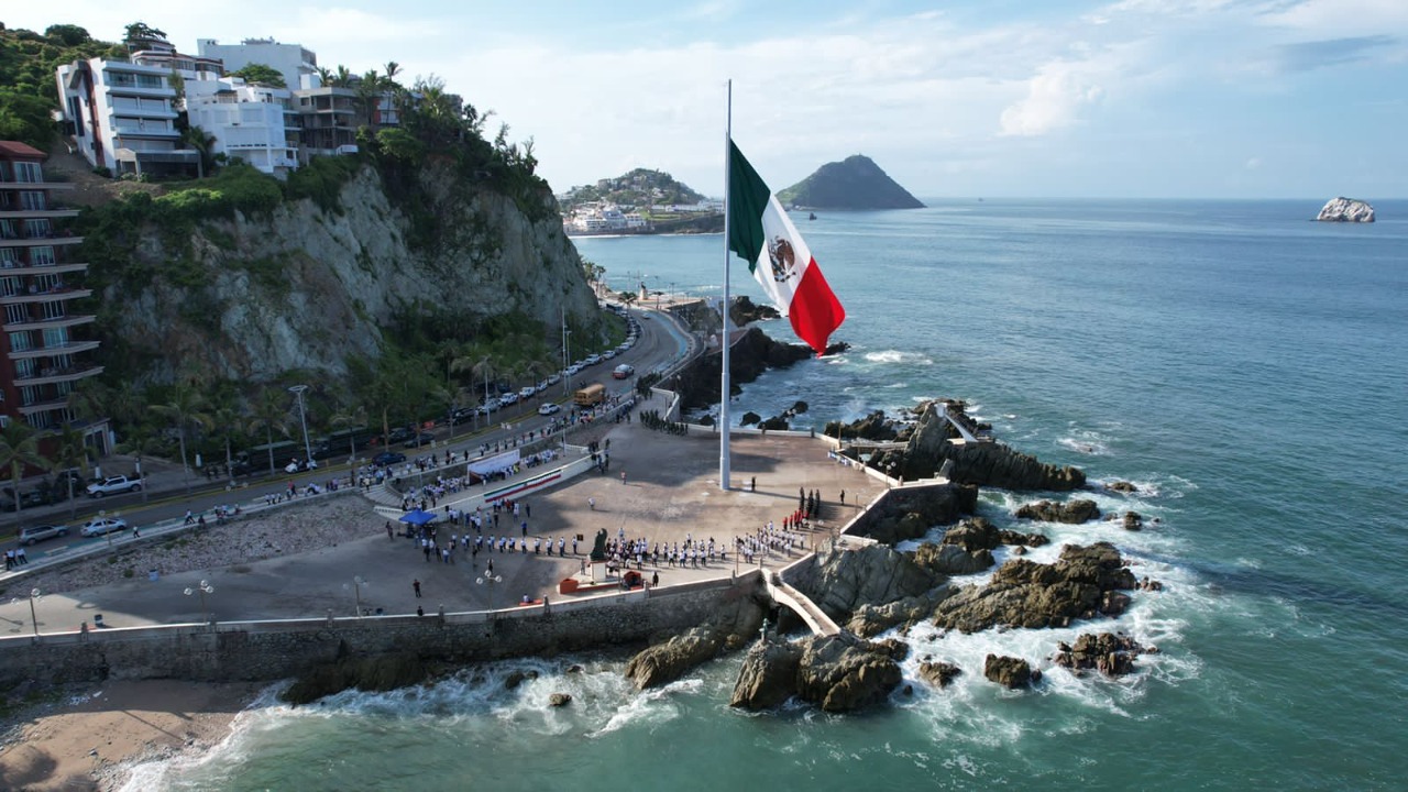 Alcalde de Mazatlán invita a estudiantes a poner todo su empeño en el ciclo escolar 2022-2023