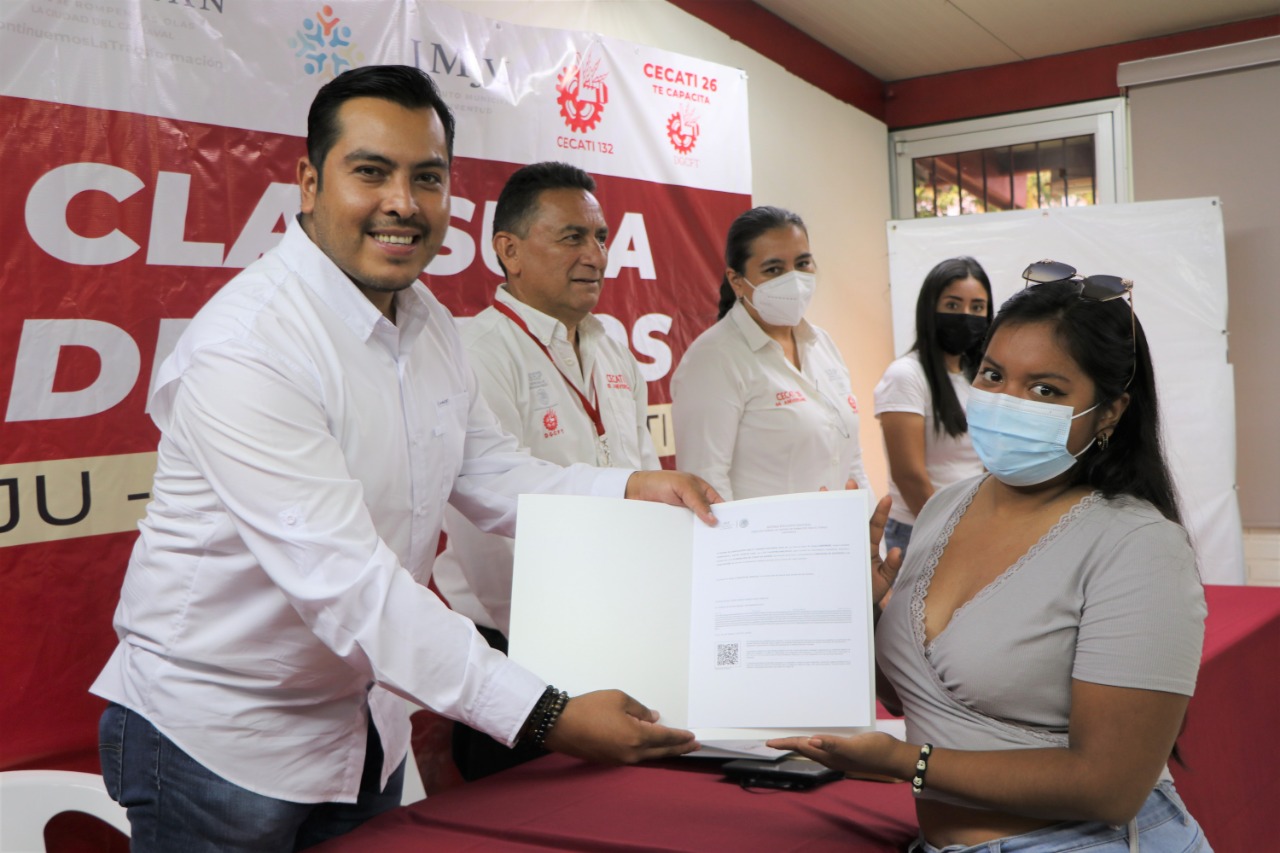 Jóvenes del CECATI 26 y 132 concluyen cursos de capacitación, apoyados con becas del Gobierno Municipal