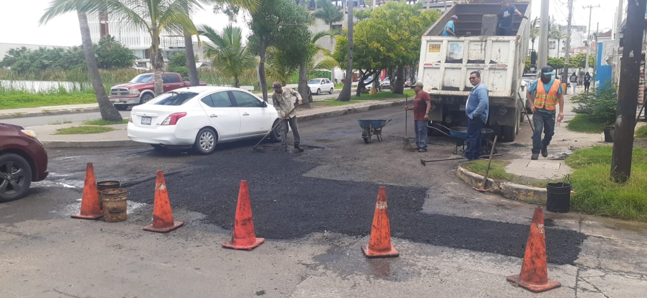 Gobierno Municipal mantiene constante programa de bacheo