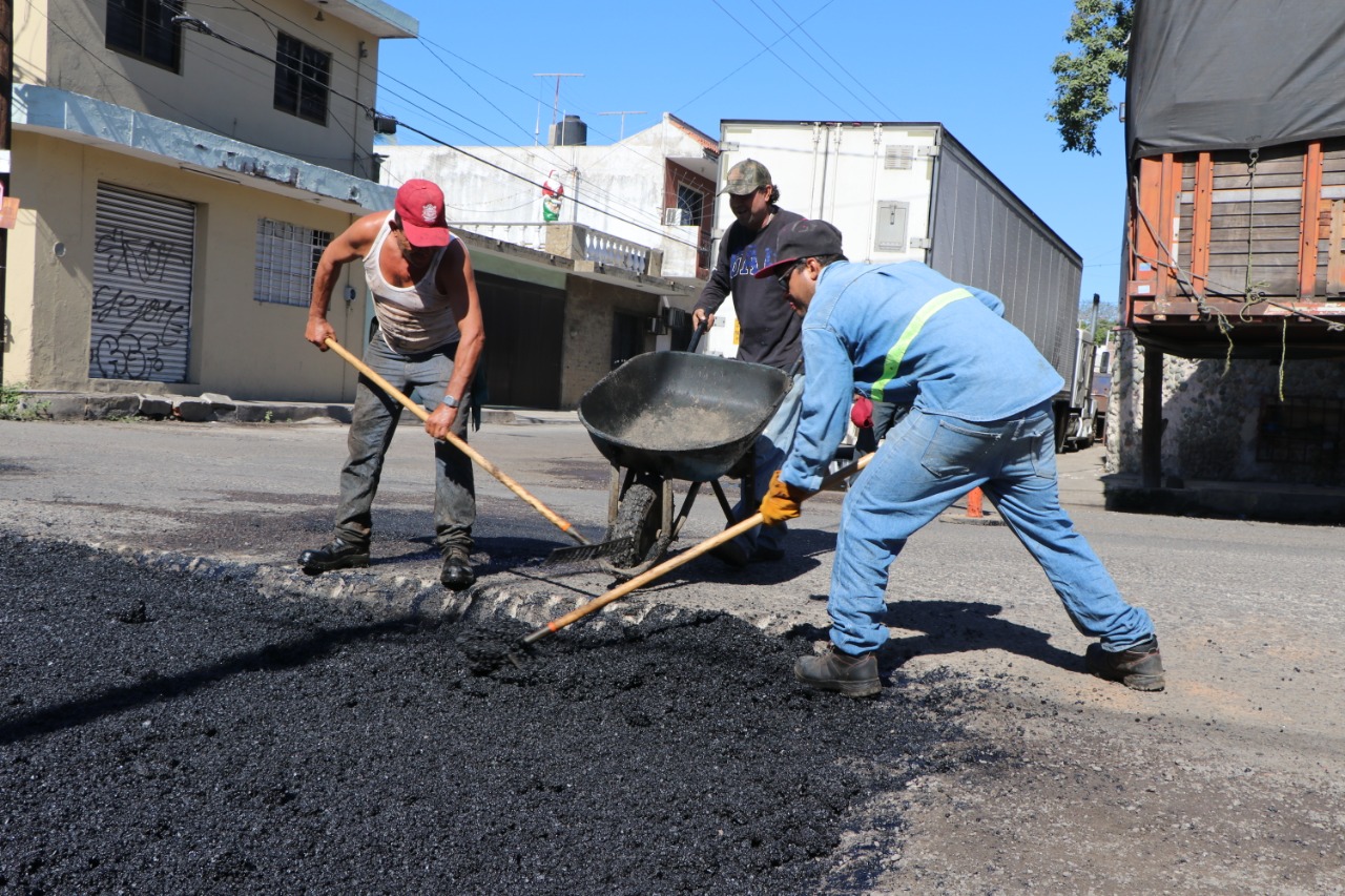 Obras públicas llega a 10 mil metros cúbicos de baches reparados.