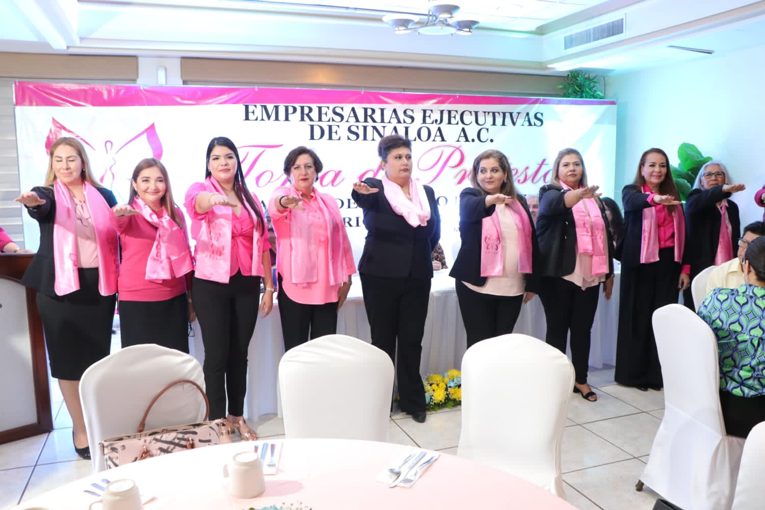 Toman protesta integrantes de la nueva mesa directiva de AMEJ para el periodo 2023-2023