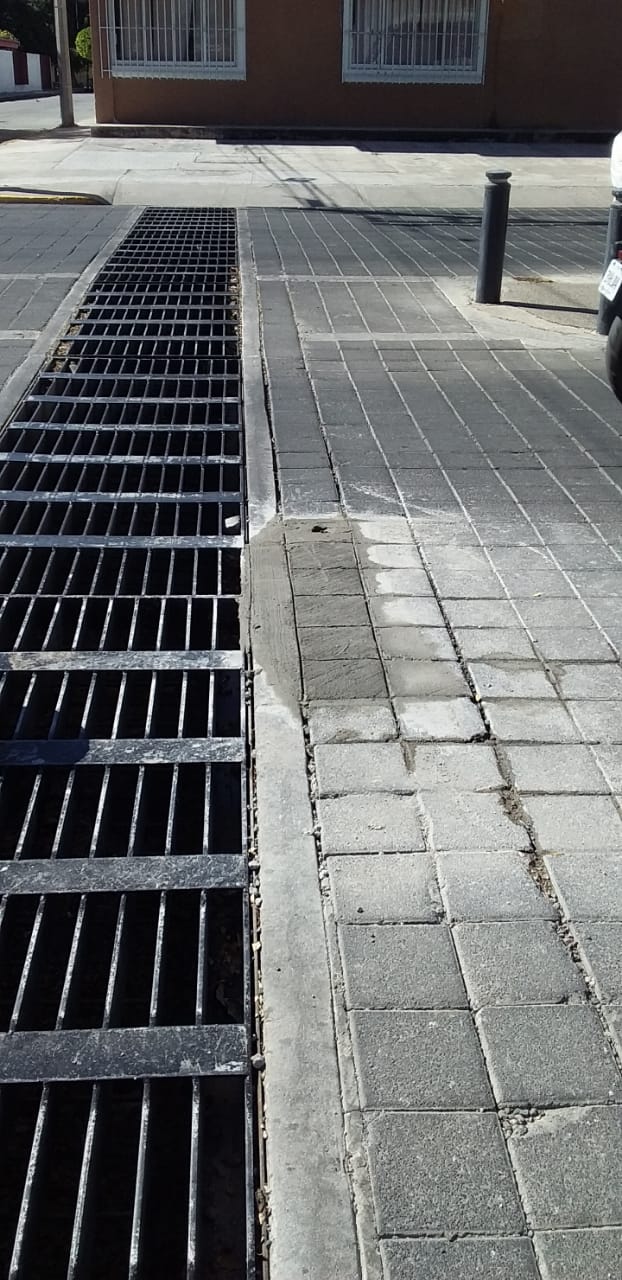 Reparan desperfecto de la calle Carnaval detectado durante el recorrido por la Línea Azul.