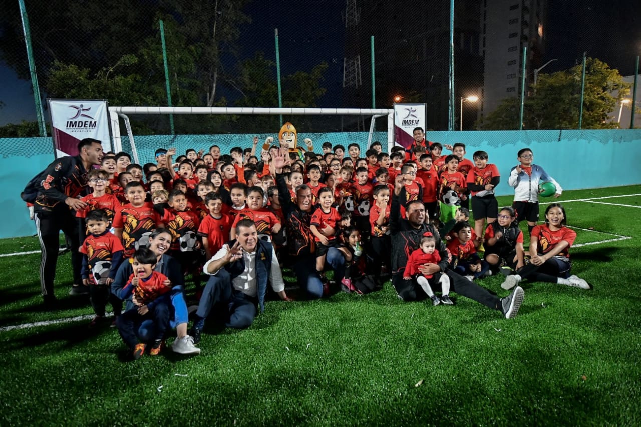 Disfrutan deportistas y vecinos del Fraccionamiento Sábalo Country un espacio digno para integrarse a la cultura física