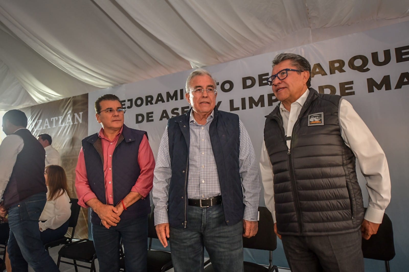 Entrega Gobierno de Mazatlán quince nuevos camiones recolectores de basura