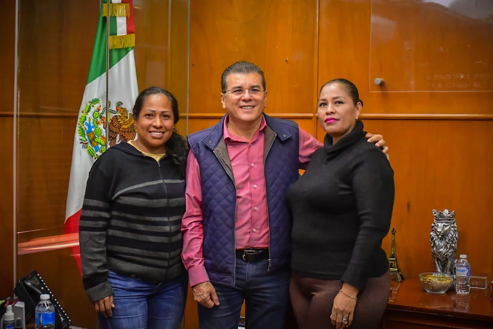 Gobierno Municipal atiende y apoya a vecinas de colonia 12 de mayo.