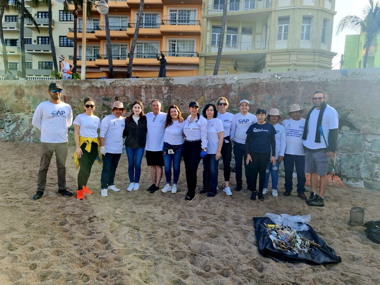 Con limpieza masiva de playas y liberación de tortugas celebra la Operadora de Playas Mazatlán el Día Mundial de los Humedales.