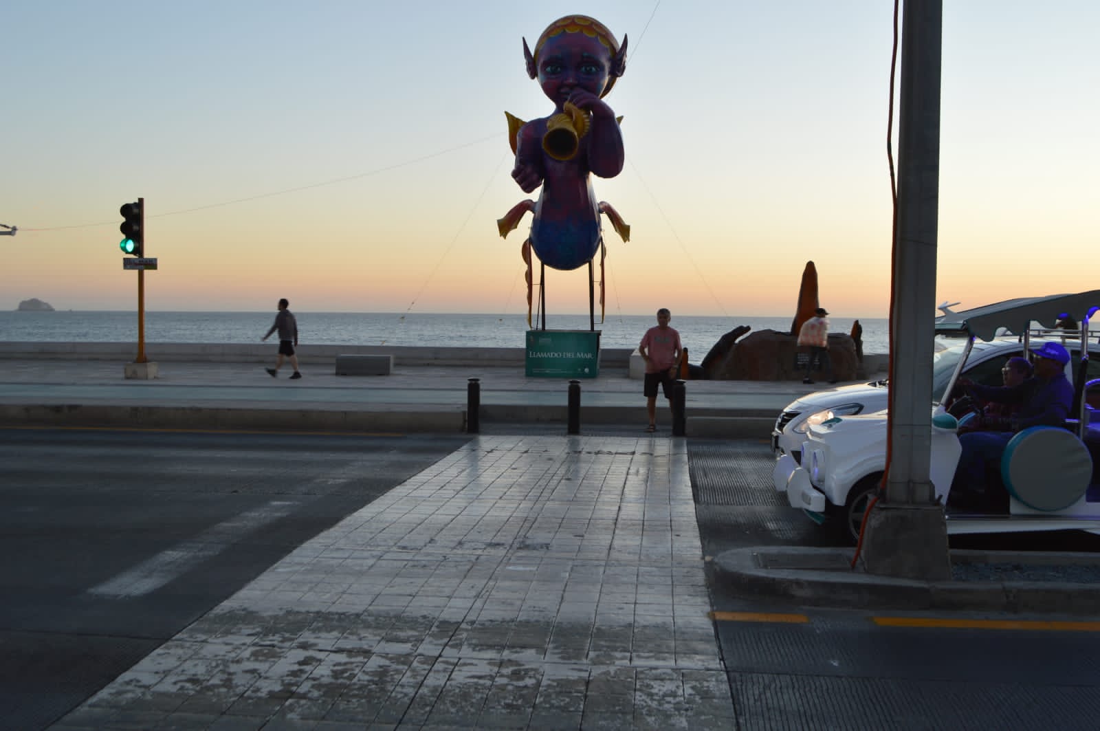 Por lavado de pasos peatonales habrá cierre parcial de la Avenida del Mar.