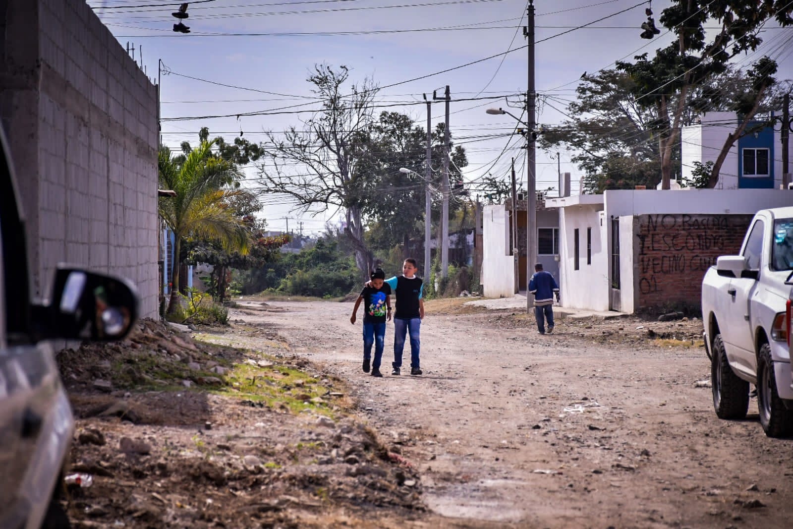 Atiende Edgar González a vecinos de la colonia Lucio Valverde