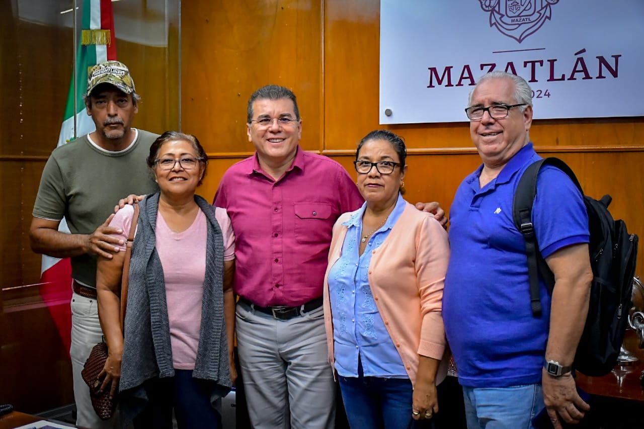 Vecinos de Infonavit Jabalíes son atendidos por el gobierno de Mazatlán.