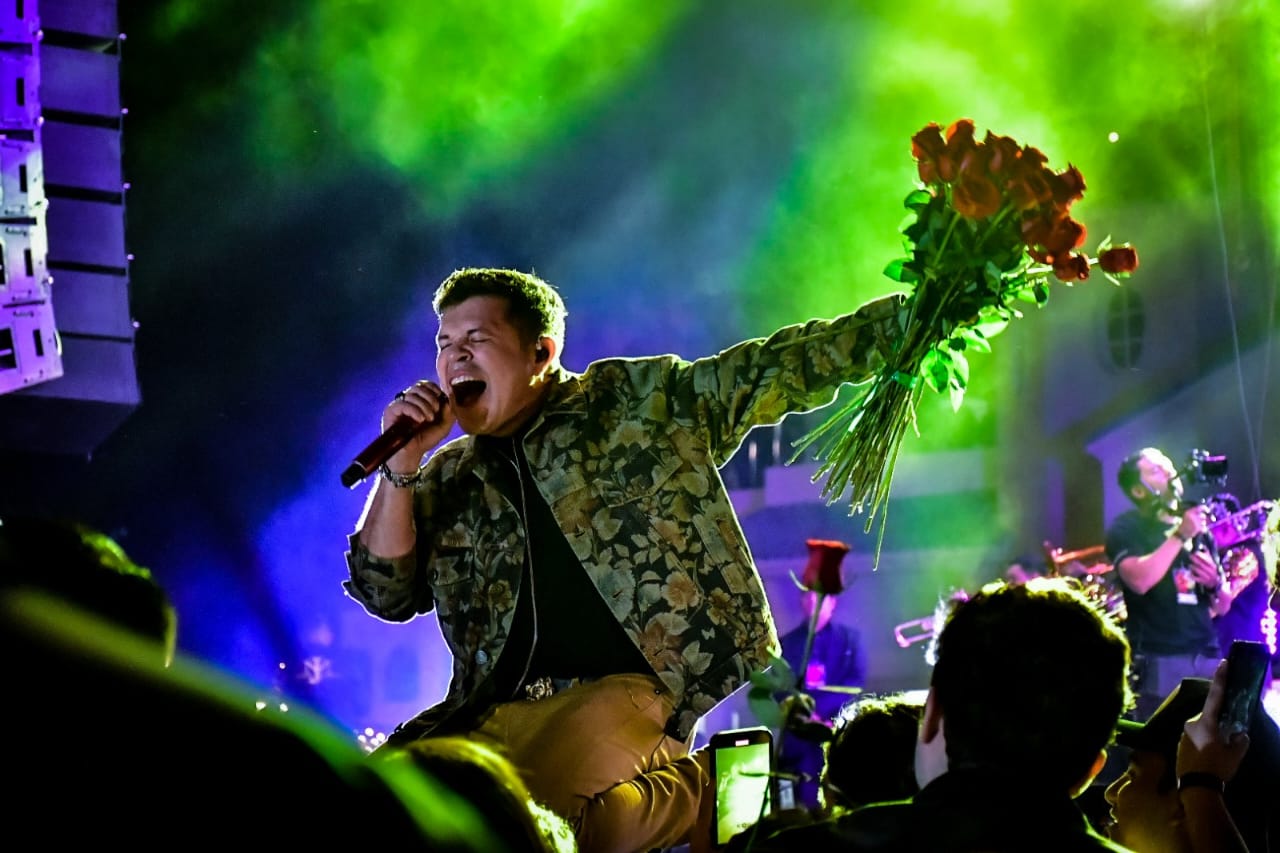 Regala Jorge Medina mágica noche en Lunes de Carnaval.