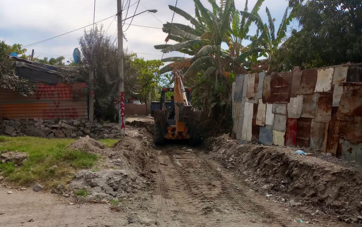Atiende Obras Públicas calles y el canal pluvial de la colonia Francisco I. Madero.