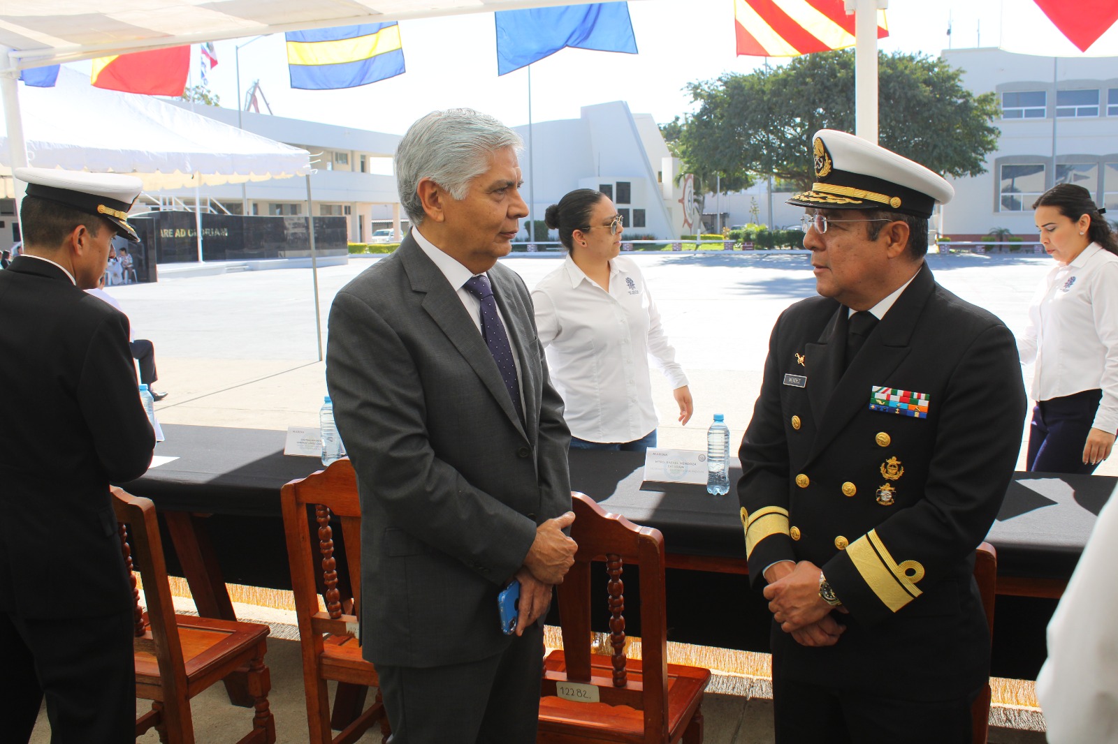 Gobierno municipal presente en la ceremonia conmemorativa del Día de la bandera en Escuela Náutica