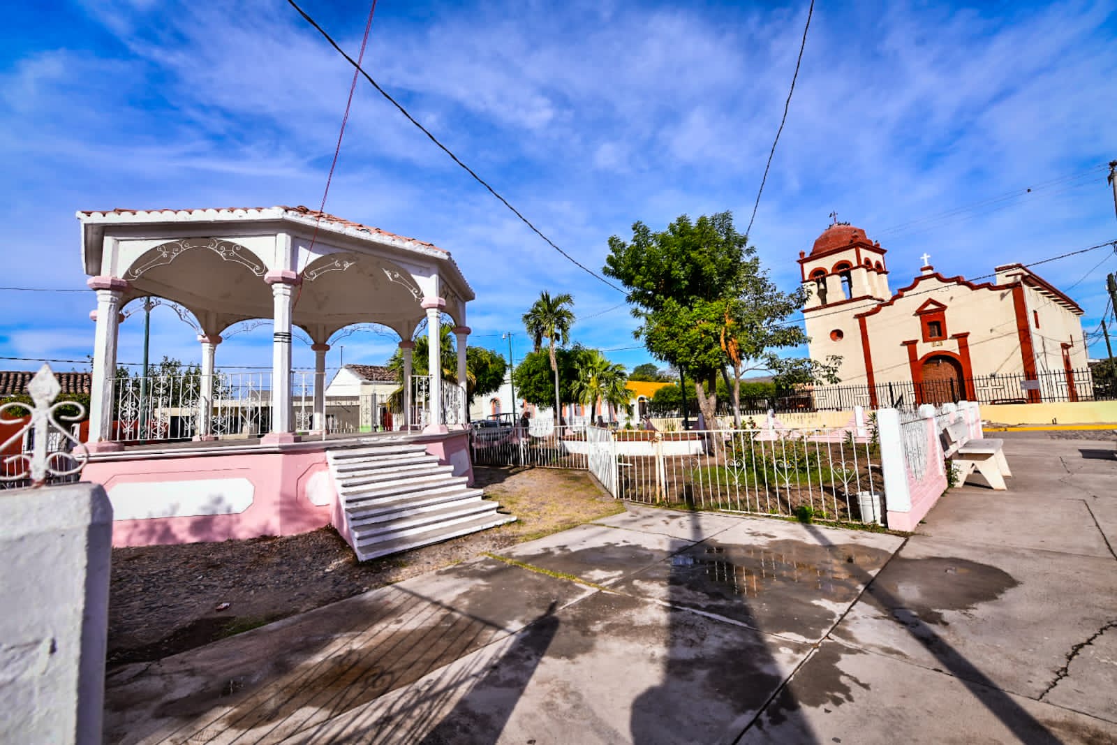Hace compromisos Alcalde Edgar González con habitantes de la zona rural de Mazatlán.
