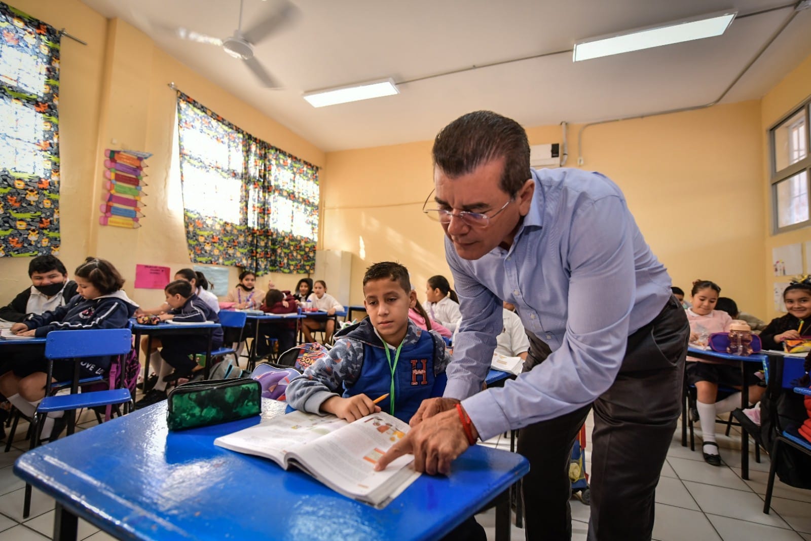 Gobierno coadyuva para mejorar las condiciones en las escuelas y que alumnos tengan un mejor aprendizaje: Alcalde Edgar Gonzalez