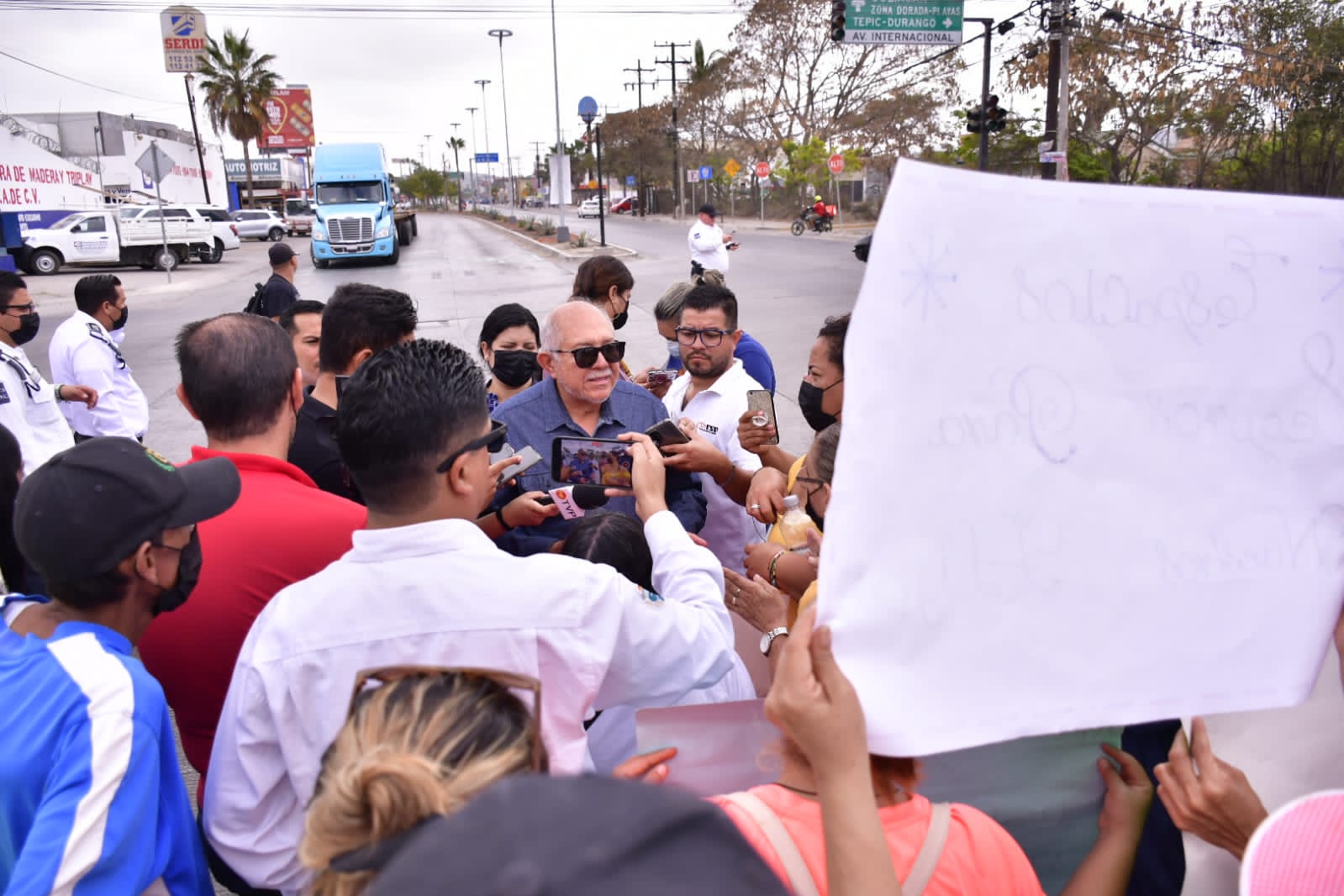 Padres de familia desbloquean Av. Gabriel Leyva luego de atención del Químico Benitez