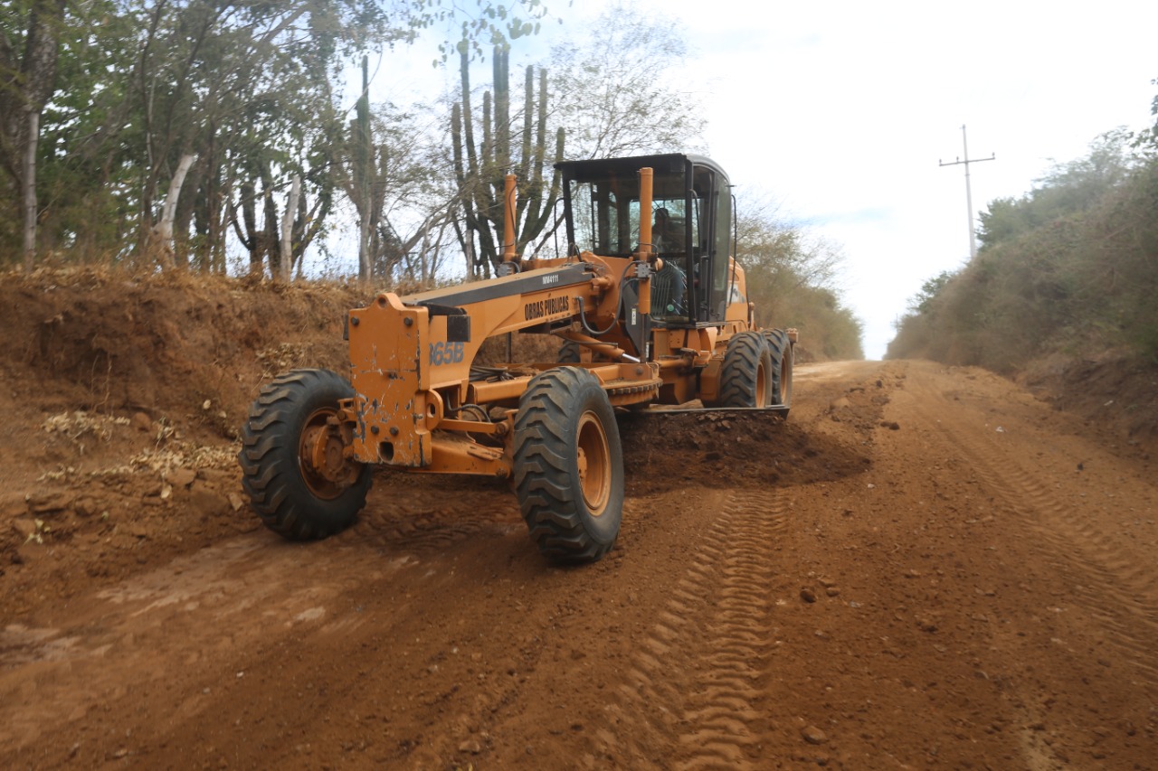 Gobierno de Mazatlán prepara caminos rurales previo a temporada de lluvias