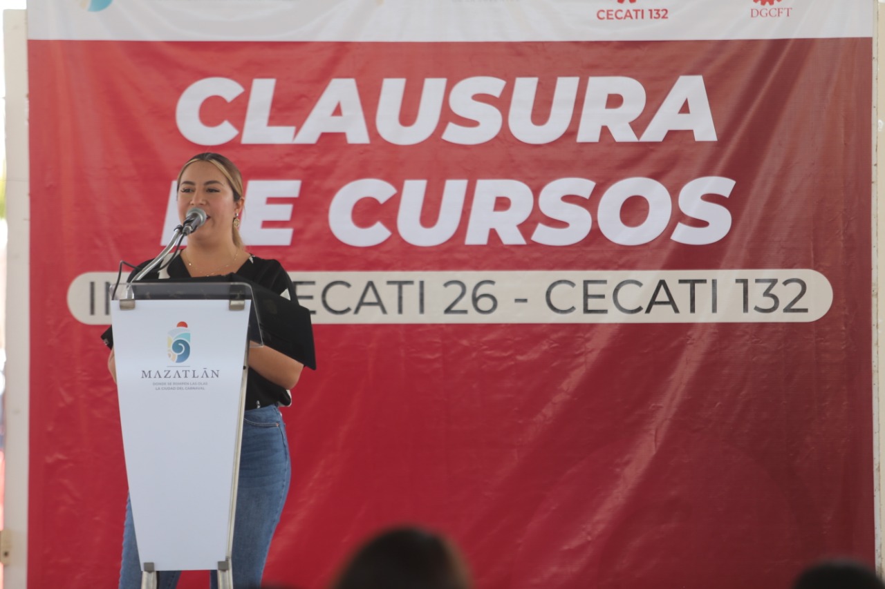 Entrega IMJU y Cecati constancias de fin de curso a 100 alumnos becados