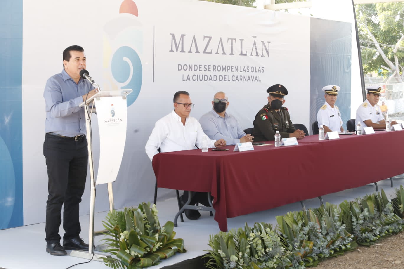 Gobierno de Mazatlán escucha peticiones de alumnos de primaria en Fracc. Santa Fe durante Lunes Cívico