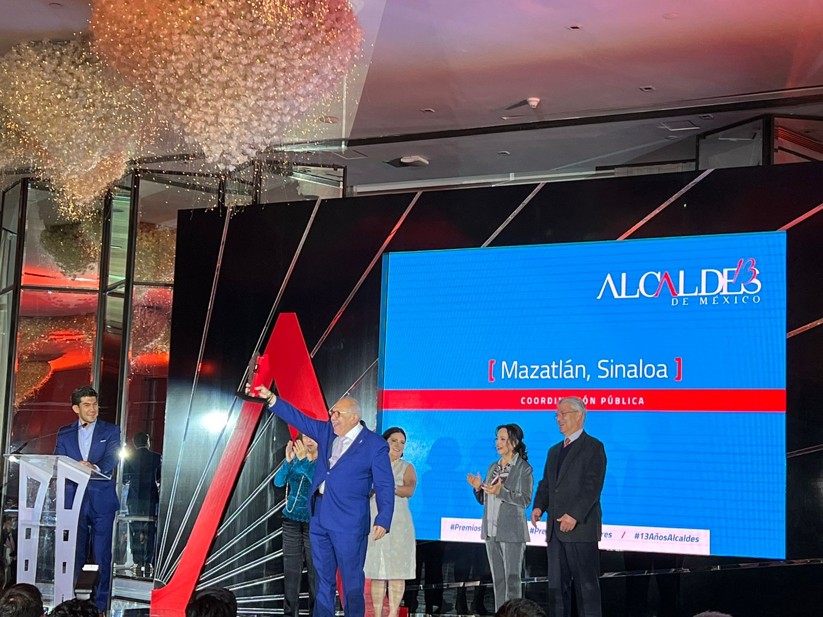 Alcalde de Mazatlán recibe premio por la Asociación de Mejores Alcaldes de México