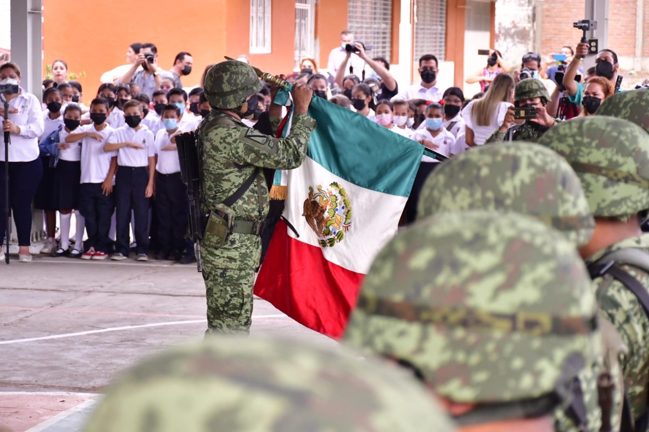 Gobierno de Mazatlán realiza Lunes Cívico en la escuela Ricardo Flores Magón