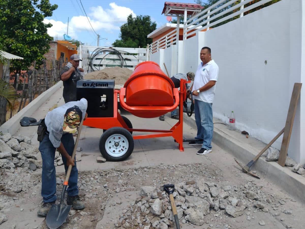 El Bajío tiene jornada de bacheo con equipamiento recién entregado por el Alcalde