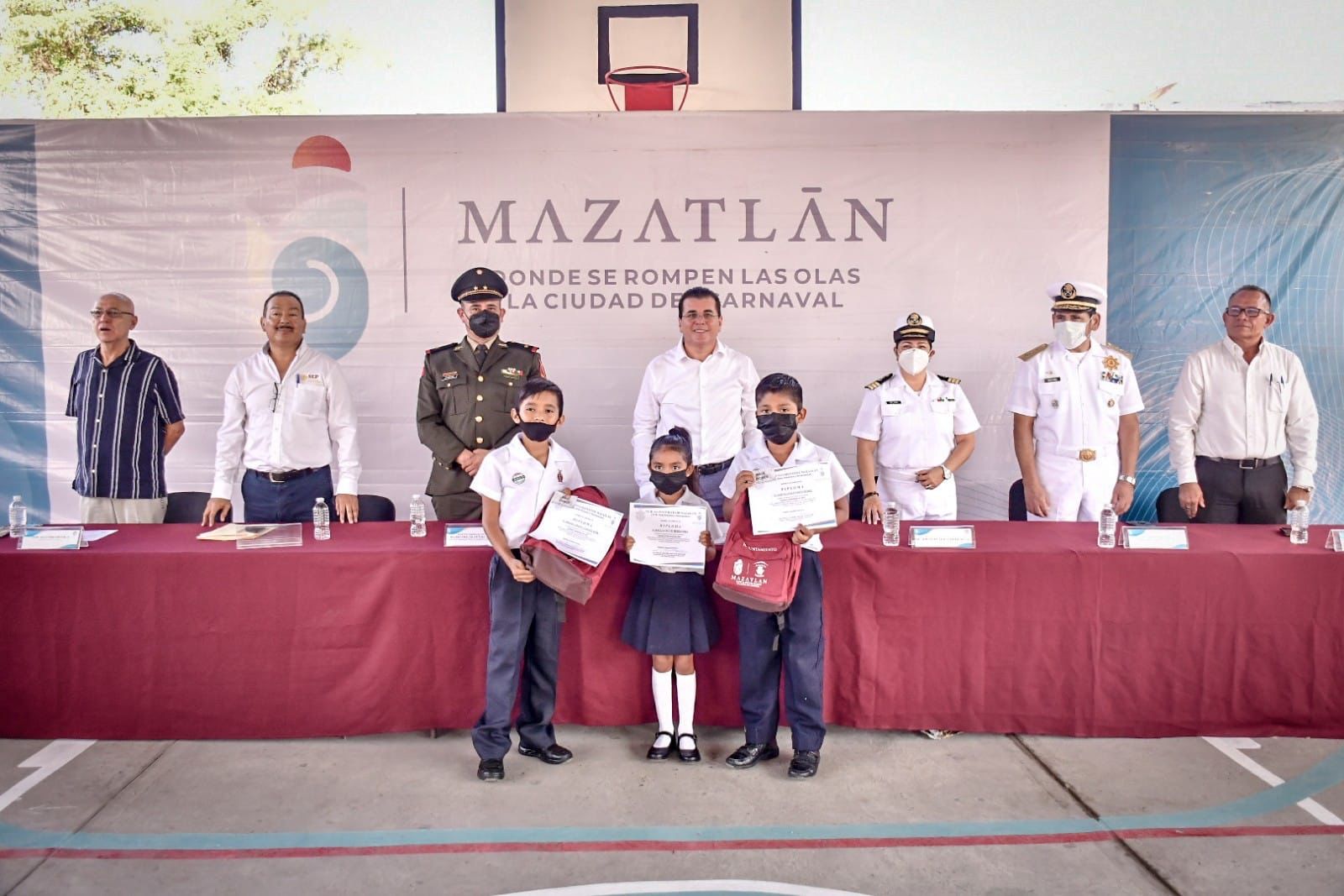 Gobierno Municipal visita escuela “Lázaro Cárdenas del Río” para celebrar tradicional “Lunes Cívico”