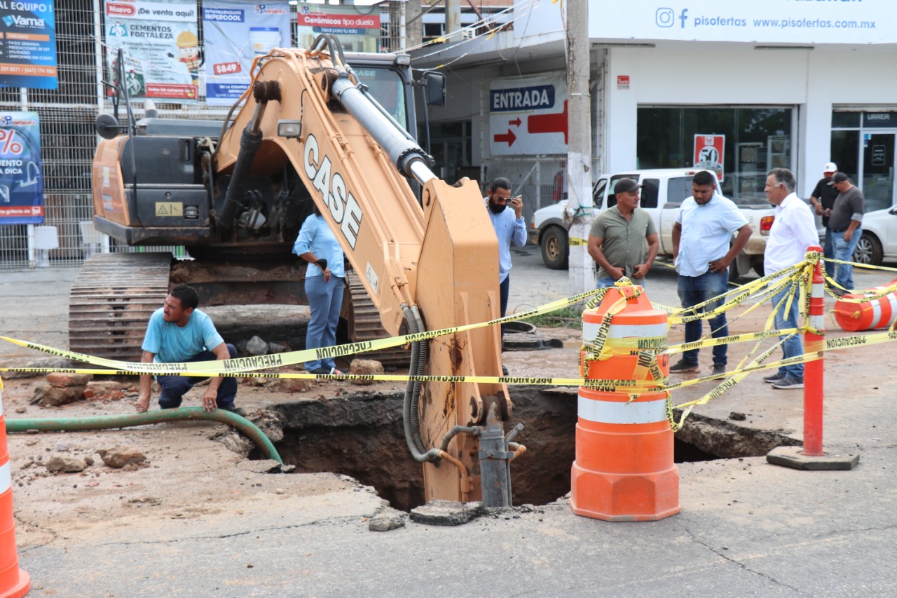 Gobierno Municipal inicia obra de reparación por socavón detectado en Avenida Ejército Mexicano