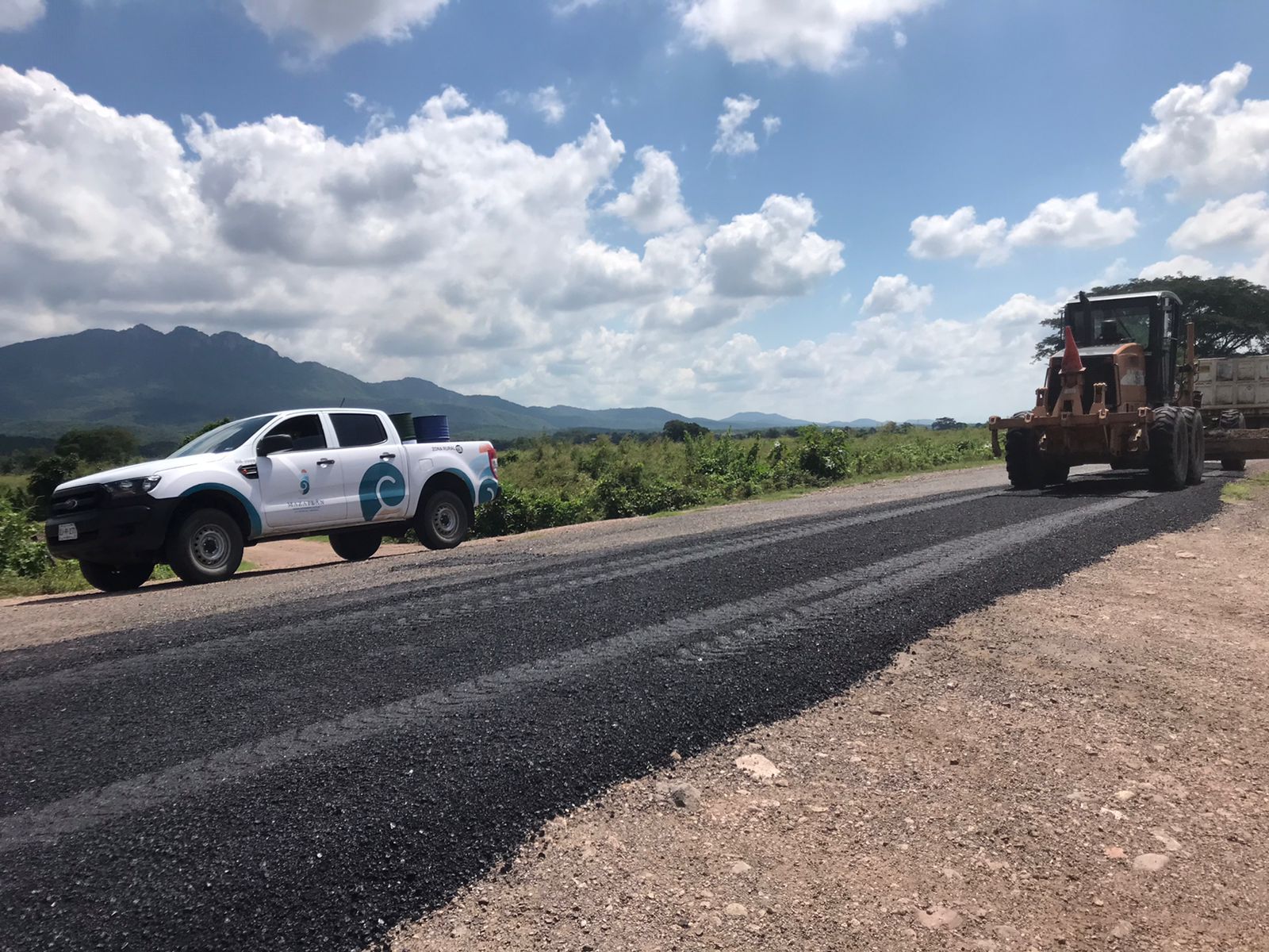 Bienestar Social avanza en labores de mejora en carreteras de acceso a Mazatlán