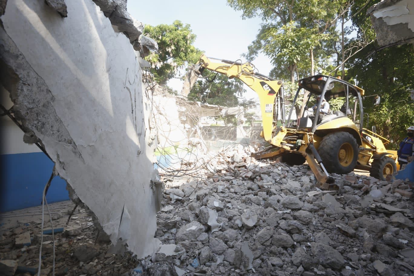 Inicia Gobierno Municipal demolición de aulas del plantel “Leyes de Reforma”; se construirán 4 salones