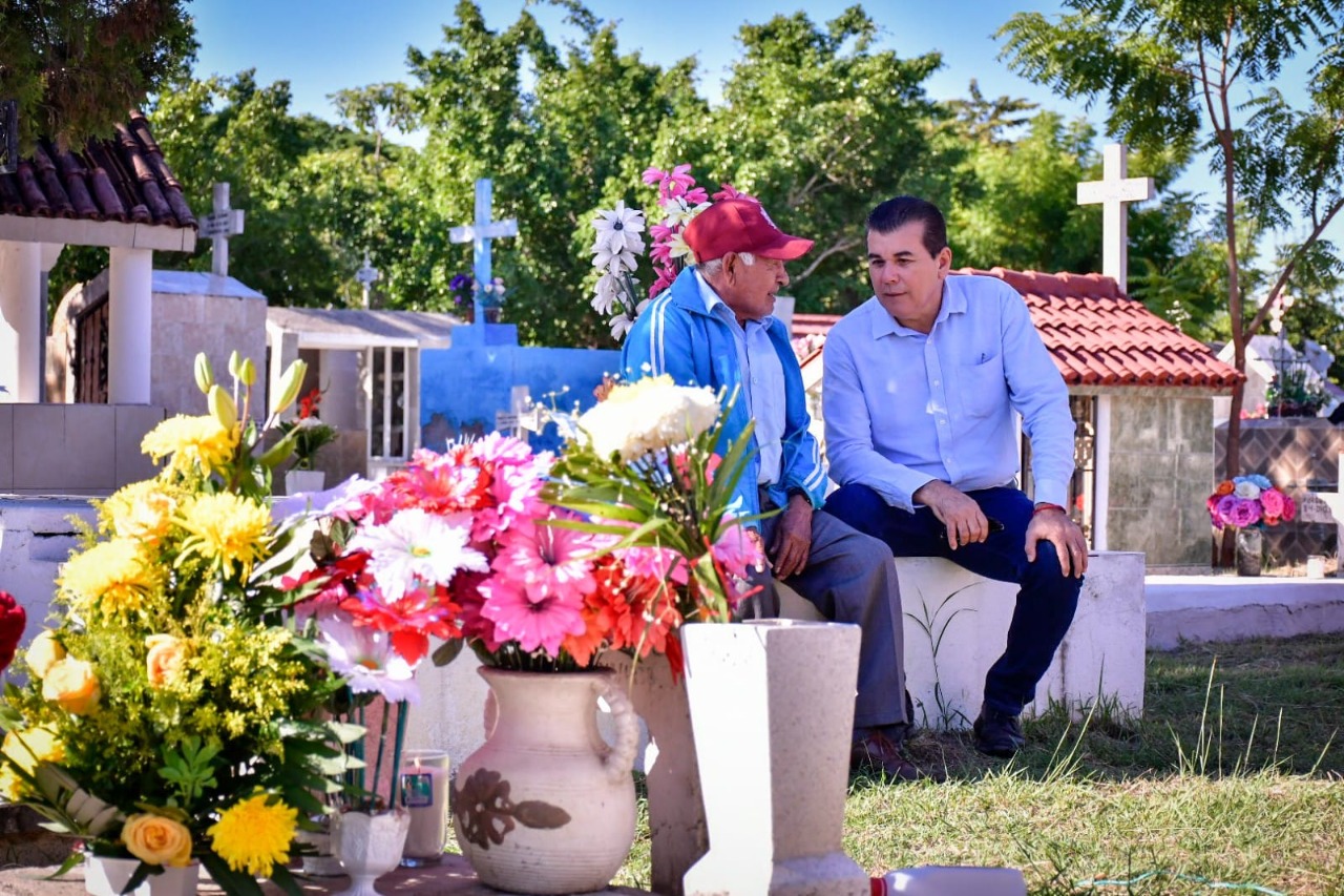 El Alcalde de Mazatlán recorre panteones municipales