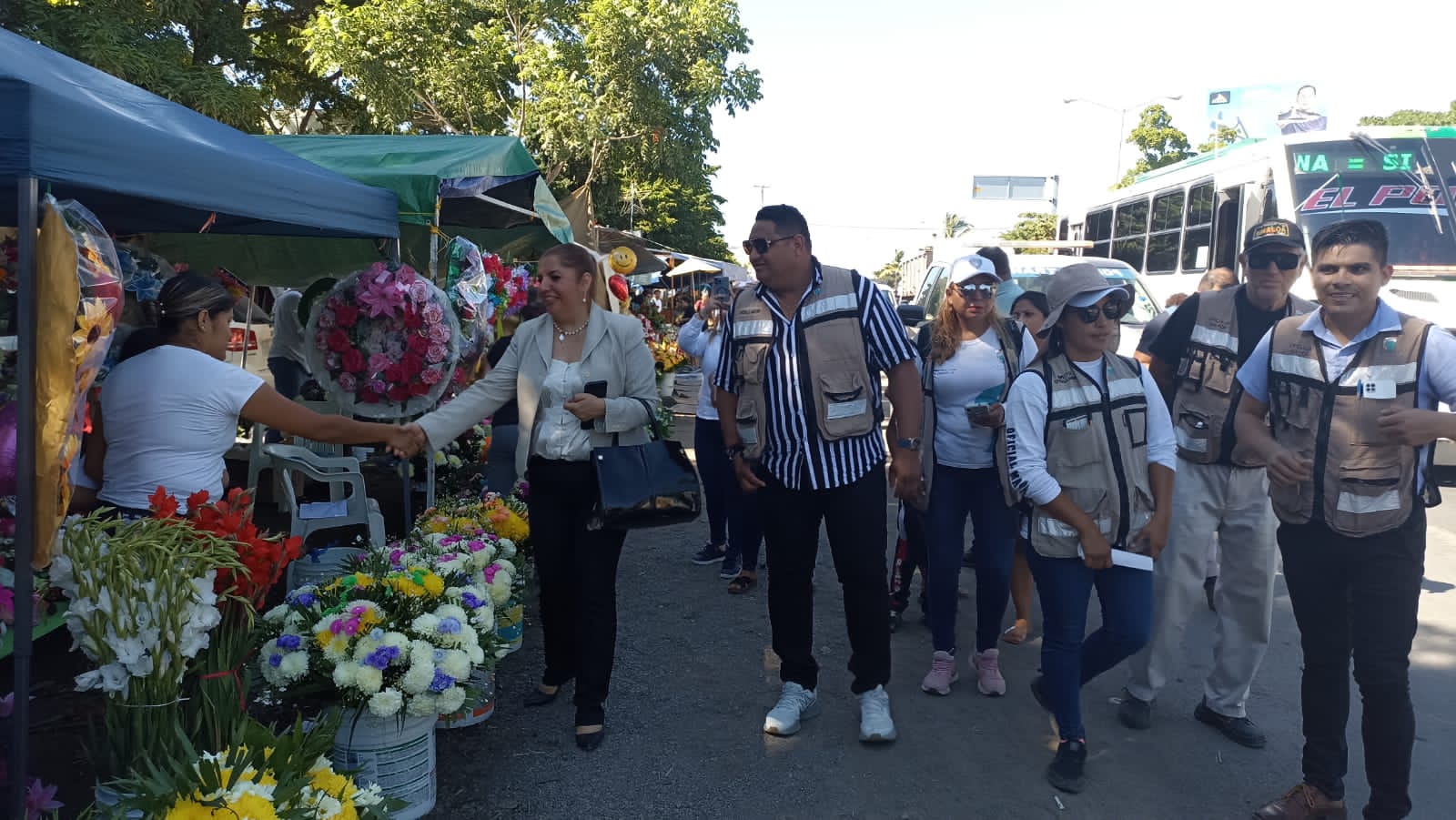 Oficialía Mayor recorre los panteones por Día de Muertos