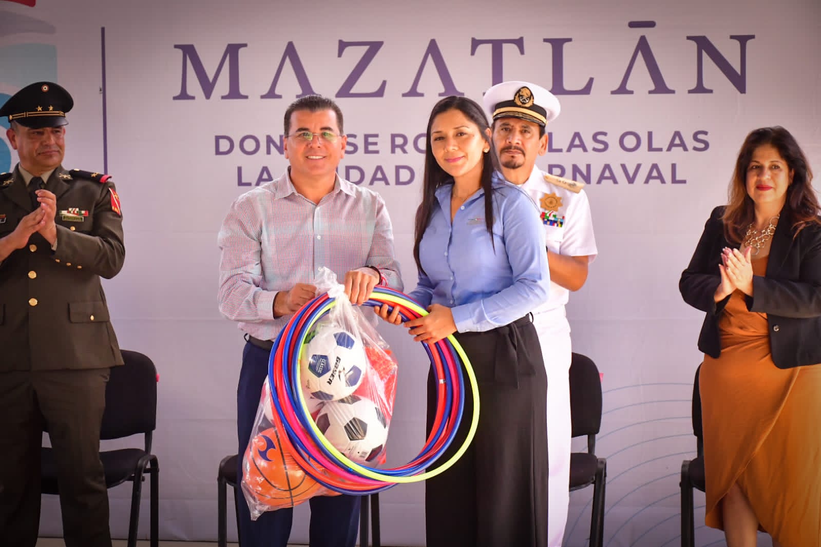 Alcalde reafirma su compromiso de apoyo al sector estudiantil de la colonia Villas del Sol*