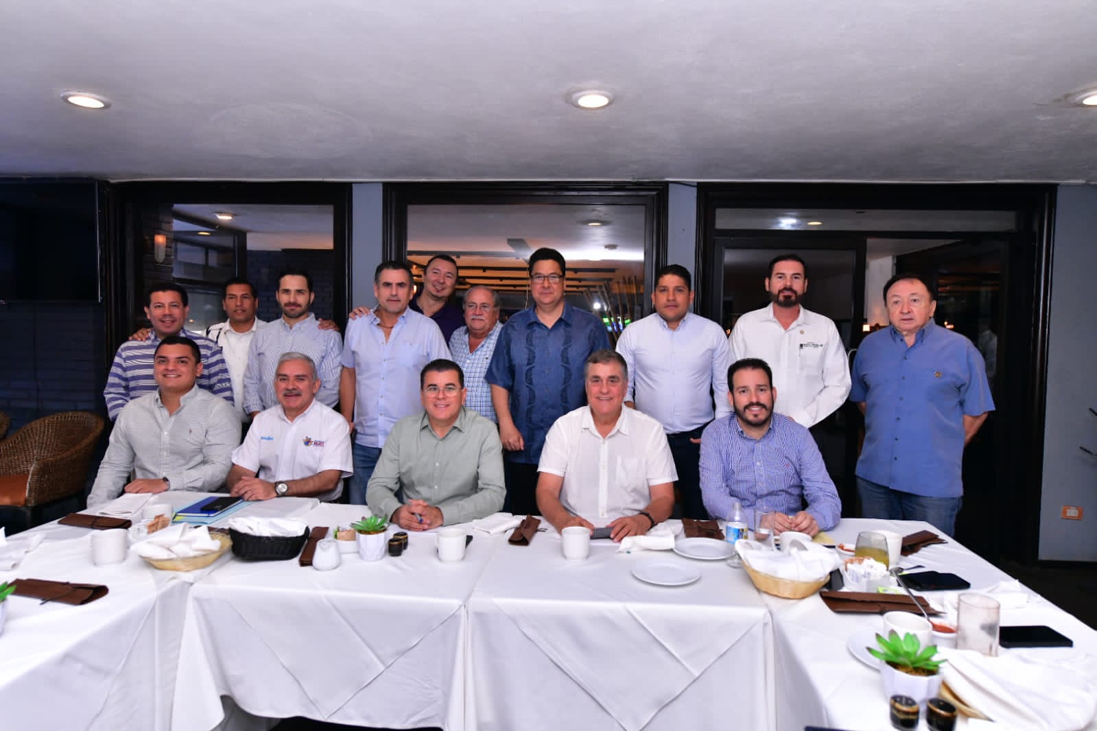 Alcalde, Edgar González Zatarain, se reúne con líderes camarales de Mazatlán