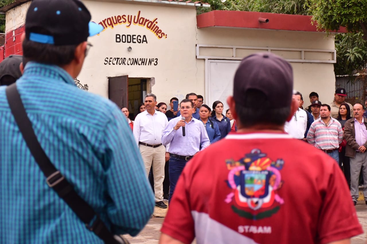Visita alcalde, Edgar González Zatarain, campamento de parques y jardines en el Conchi*
