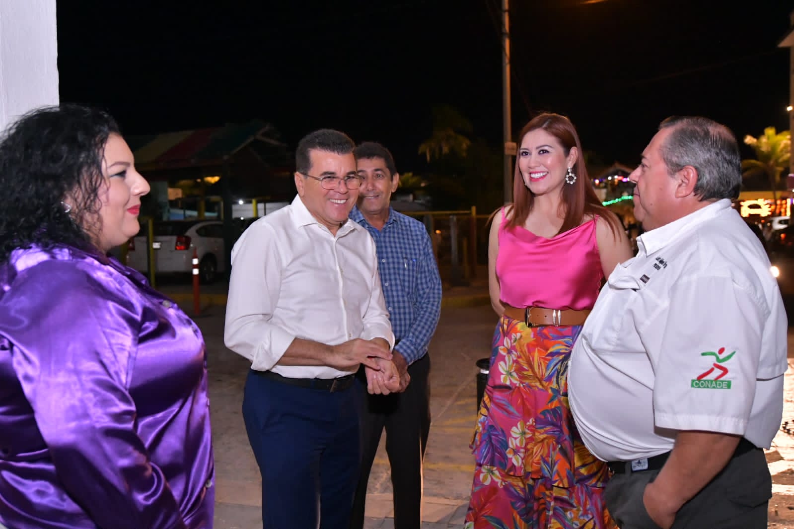 *El Alcalde de Mazatlán, Edgar González, da la bienvenida a los participantes del V Campeonato Panamericano Big Game Trolling, que se realiza en el puerto*
