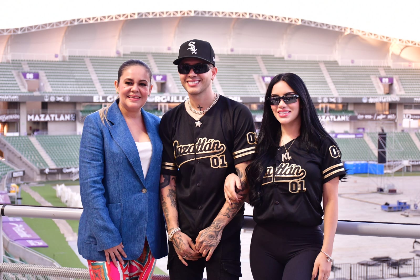 Donarán Kim Loaiza y Juan de Dios Pantoja, ingresos de concierto a DIF Mazatlán y ocho instituciones más*
