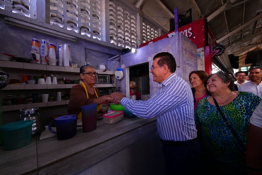 Para locatarios del mercado “Cuahtémoc” de Villa Unión, es gratificante que el Alcalde Edgar González los visitara
