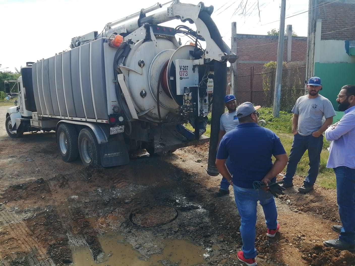 Resuelve JUMAPAM peticiones de vecinos de la Estero