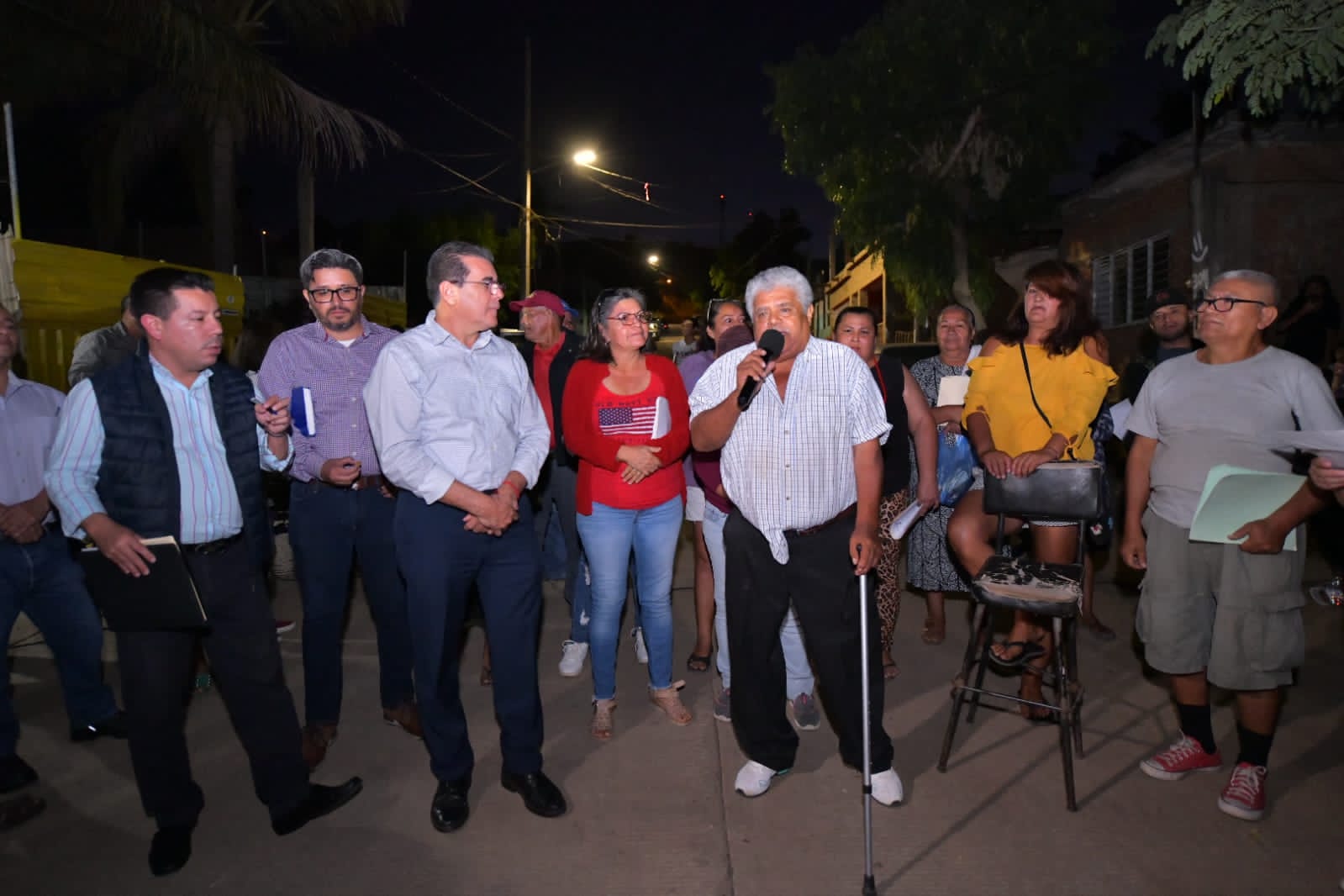 Gobierno municipal escucha las peticiones de los habitantes en Colonia Ejidal.