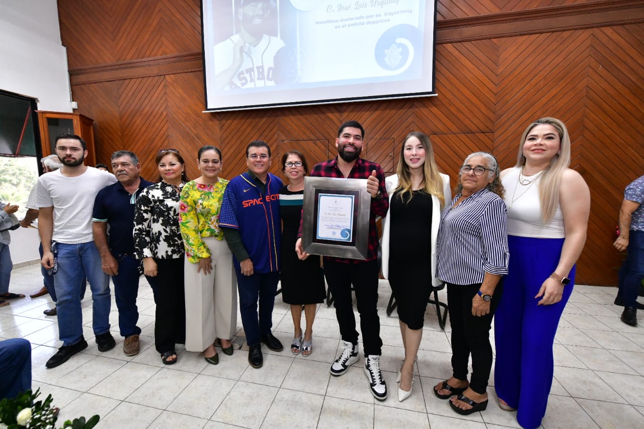 Gobierno Municipal reconoce al beisbolista campeón de Grandes Ligas y mazatleco distinguido José Luis Urquidy