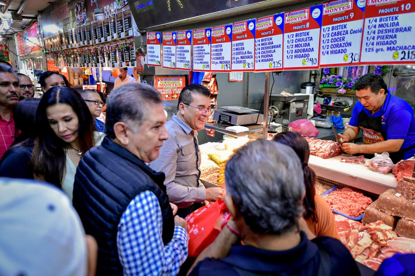 Sostiene Alcalde acercamiento con el sector comercial en la Colonia Juárez.*