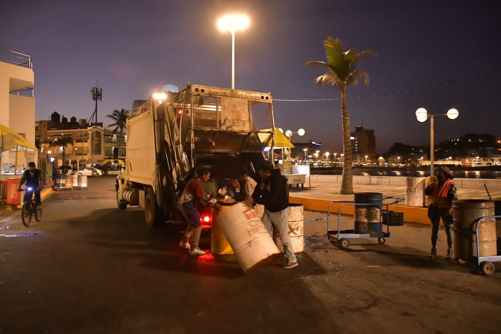 Llama Servicios Públicos a no tirar basura en zonas turísticas.