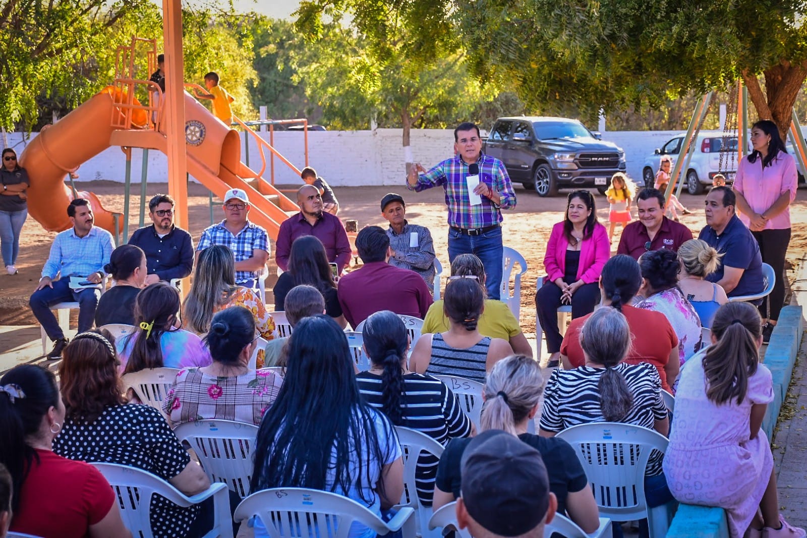 ¡Gracias por atender las necesidades de nuestros niños!: Director primaria “Alfonso Tirado”