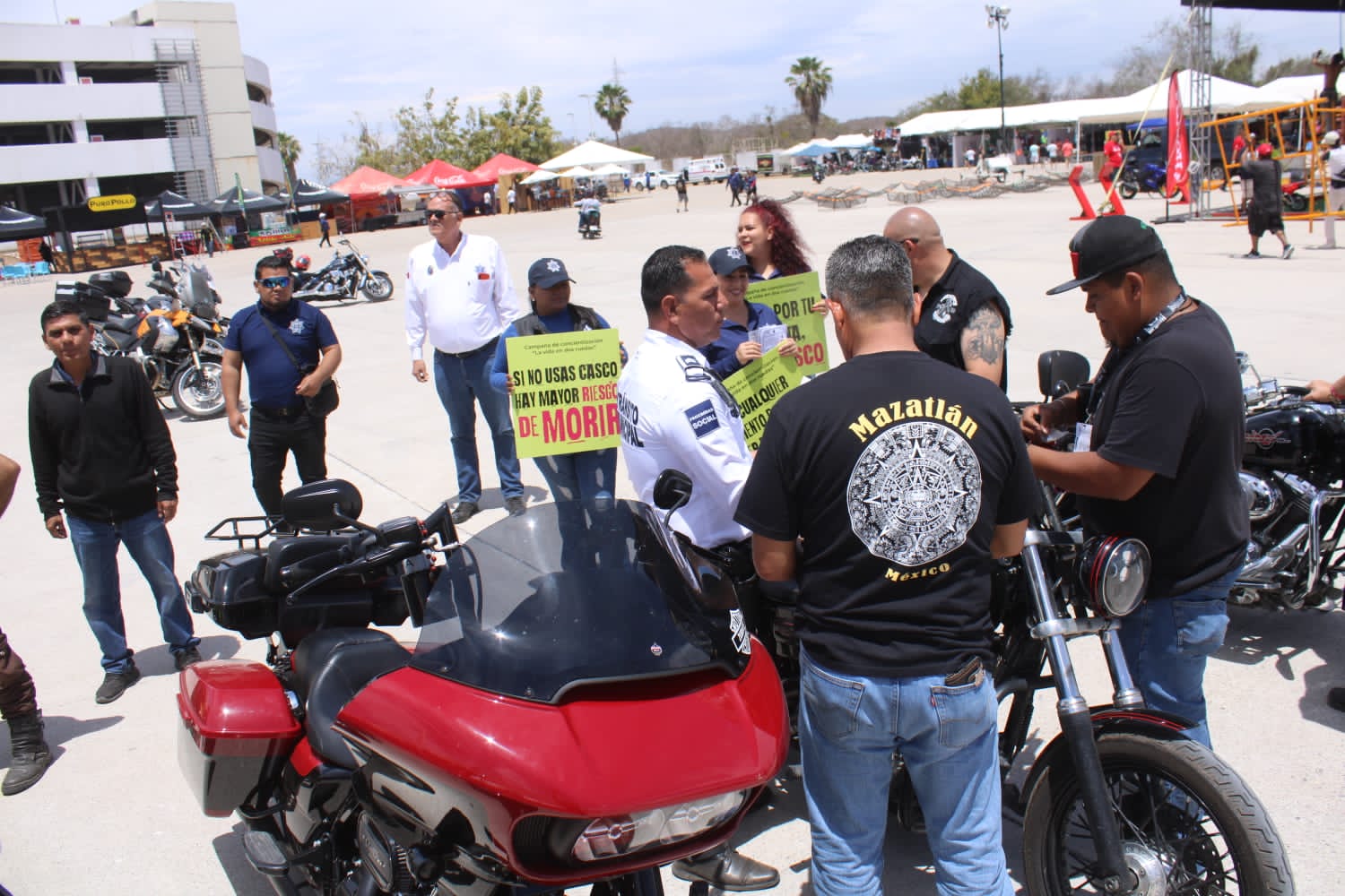 Concientiza Coordinación de Educación Vial sobre respeto a la ley de movilidad sustentable a participantes de la Semana de la Moto