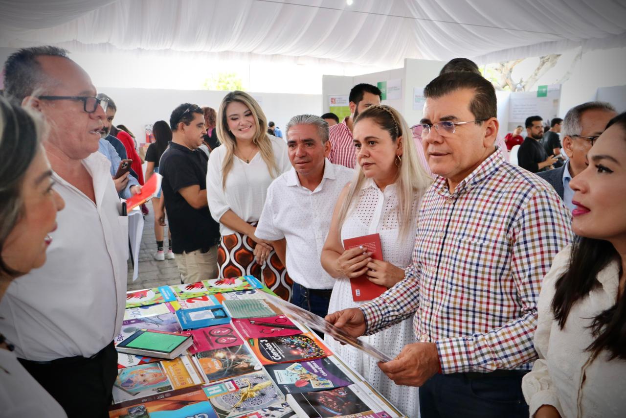 Se vive en la Plazuela República una fiesta literaria